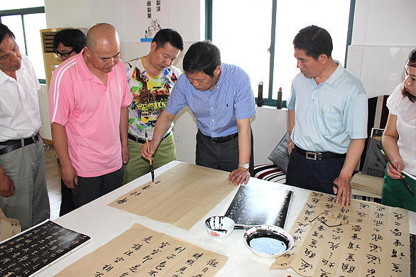 中國(guó)人民大學(xué)、北京師范大學(xué)王學(xué)嶺書法工作室在安邦集團(tuán)面授會(huì)(圖2)